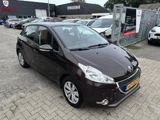 Auto incidentate Peugeot 208 1.2 Vti 5-drs airco 2012/10