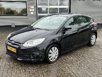 Vaurioauto  passenger cars Ford Focus 1.0 EcoBoost Trend 5drs 2013/4