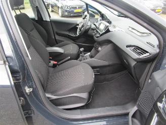Peugeot 208 1.2 Pure Tech Blue Lion 5drs picture 11