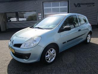 krockskadad bil auto Renault Clio 1.2 TCE Expression 2008/9