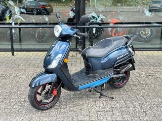 krockskadad bil bromfiets Sym  Fiddle 2 2018/8