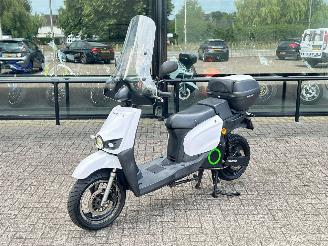 krockskadad bil bromfiets Silence  S02 Electric 2018/3