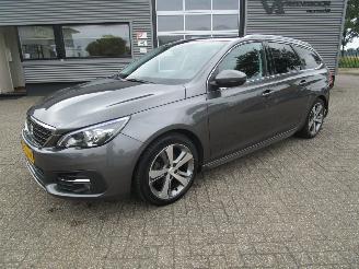 Damaged car Peugeot 308 SW 1.2 Pure Tech Bleu lease Premium 2020/4