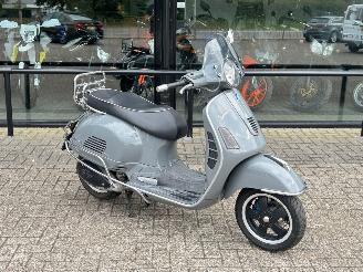 krockskadad bil motor Vespa  GTS 300 I.E. 2012/2