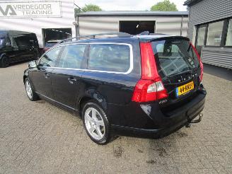 Volvo V-70 2.0 D3 Limited edition picture 3