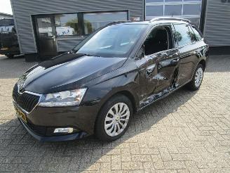 krockskadad bil auto Skoda Fabia Combi 1.0 TSI Ambition 2020/2