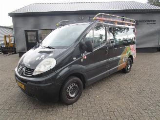 Vaurioauto  passenger cars Renault Trafic 2.0 DCI PASSENGER T27 L1H1 9PERS 2009/5