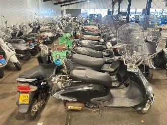 Overige  100+ scooters te koop. picture 3