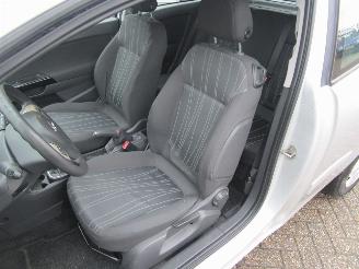 Opel Corsa 1.4-16V Enjoy picture 11