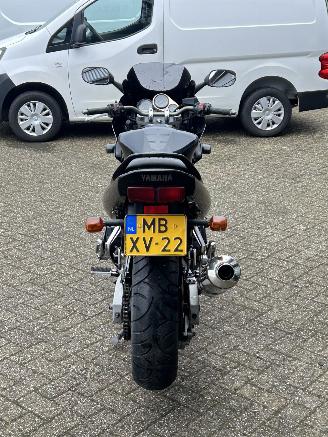 Yamaha FZS 600 Fazer picture 4