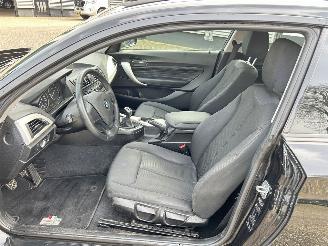 BMW 1-serie 114i 3drs picture 10