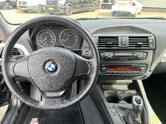 BMW 1-serie 114i 3drs picture 14
