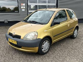 Vaurioauto  passenger cars Toyota Yaris 1.0-16V VVT-i Terra 2000/2