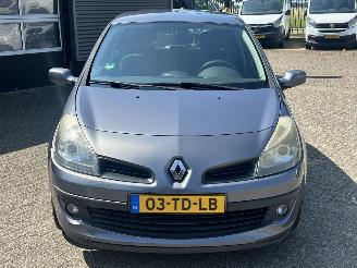 Renault Clio 1.6-16V Privilège picture 8