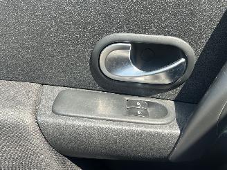 Renault Clio 1.6-16V Privilège picture 19