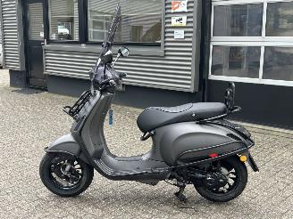 Vespa  Sprint 50 4T picture 2