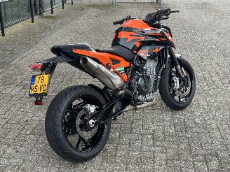 KTM  890 Duke picture 3