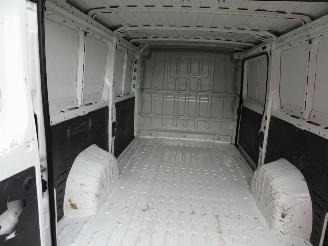 Peugeot Boxer 330 2.2 HDI L2H1 XT 3 zits airco picture 11