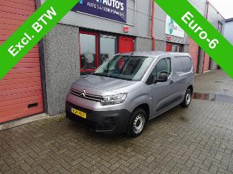 Vaurioauto  commercial vehicles Citroën Berlingo 1.5 BlueHDI Control airco schuifdeur LET OP MOTOR LOOPT NIET 100% 2020/8