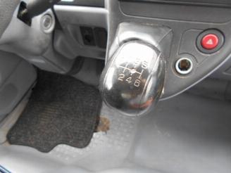 Mitsubishi Canter fuso 3C13 3.0 DI 385 bakwagen airco let op motor defect!!!!!!!!!!! picture 22