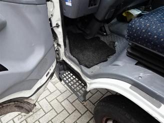 Mitsubishi Canter fuso 3C13 3.0 DI 385 bakwagen airco let op motor defect!!!!!!!!!!! picture 29