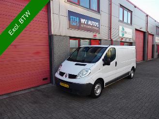 uszkodzony samochody ciężarowe Renault Trafic 2.0 dCi T29 L2H1 airco 3 e versnelling stuk !!! 2009/11