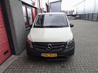 Mercedes Vito 111 CDI 118239 km !!!!!!!!! rijdbare schade picture 17