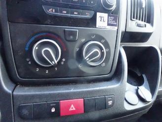 Citroën Jumper 35 2.2 HDI L3H2 bakwagen met laadklep 3 zits airco picture 10