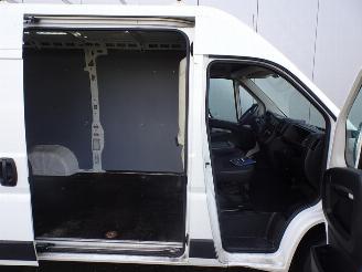 Peugeot Boxer 335 2.2 BlueHDi 140 L2H2 Premium LET OP 1 E VERSNELING STUK WEL GEWOON RIJDBAAR !!!!!! picture 20