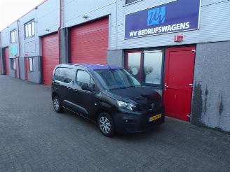 Peugeot Partner 1.5 BlueHDI Premium navi airco schuifdeur motor rookt !!!!!!!!!!! picture 4