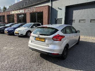 uszkodzony samochody osobowe Ford Focus 1.0 Lease Edition Hatchback 5-dr. 2018/5