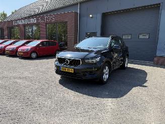 krockskadad bil auto Volvo XC40 1.5 T2 Essential  AUTOMAAT (SUV 5-dr.) 2022/2