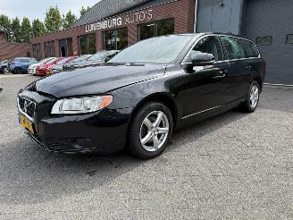 Vaurioauto  passenger cars Volvo V-70 1.6 T4 Limited Edition AUTOMAAT LEER  (Stationwagen 5-dr.) 2011/9