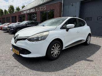 skadebil auto Renault Clio 1.2 16V  AIRCO NAVIGATIE  (Hatchback 5-dr.) 2014/4