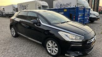 krockskadad bil auto Citroën DS5 1.6 THP Chic 2012/3