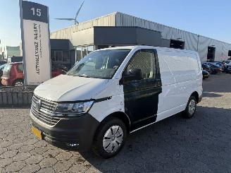 krockskadad bil bedrijf Volkswagen Transporter 2.0 TDI 81KW 2021/4