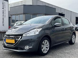 krockskadad bil auto Peugeot 208 1.2 PureTech Style Pack 2015/1