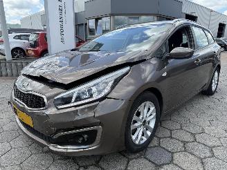 krockskadad bil auto Kia Cee d Sportswagon 1.0 T-GDi First Edition 2016/2