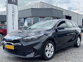 krockskadad bil auto Kia Ceed 1.0 T-GDi AUTOMAAT DynamicLine 2022/11