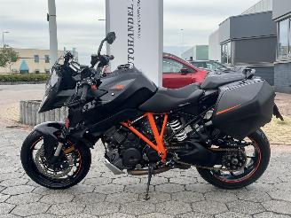 Vaurioauto  motor cycles KTM 1290 Super Duke R GT ABS 2020/1