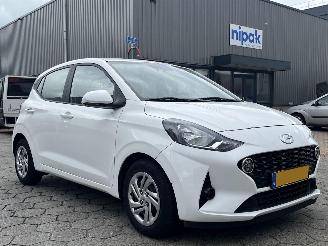 damaged passenger cars Hyundai I-10 1.0 Comfort 5-zits 2022/8