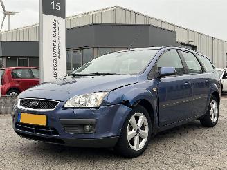 Coche accidentado Ford Focus Wagon 1.6-16V Futura 2005/7