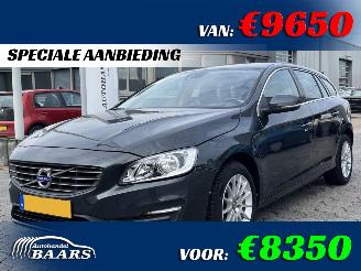 skadebil auto Volvo V-60 1.6 T3 Momentum 2015/6