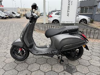 skadebil bromfiets Vespa  Sprint 4T Sport 2018/2