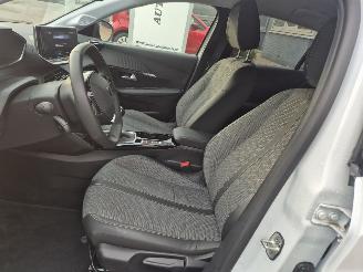 Peugeot 208 1.2 PureTech 100 Allure picture 11