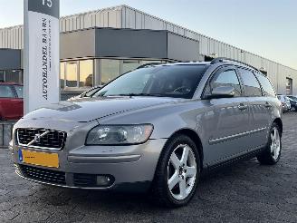 Vaurioauto  passenger cars Volvo V-50 2.4i Summum 2004/9