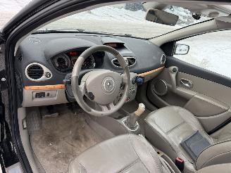 Renault Clio 1.6-16V INITIALE PARIS  PANO picture 18