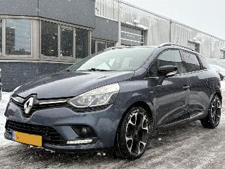 damaged passenger cars Renault Clio Estate 0.9 TCe Limited 2017/1