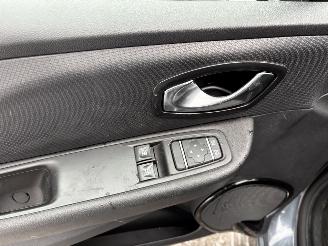 Renault Clio Estate 0.9 TCe Limited picture 12