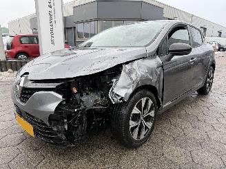 Damaged car Renault Clio TCe 90 Evolution 2023/6